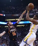 杜兰特休息室枪杀库里伤势