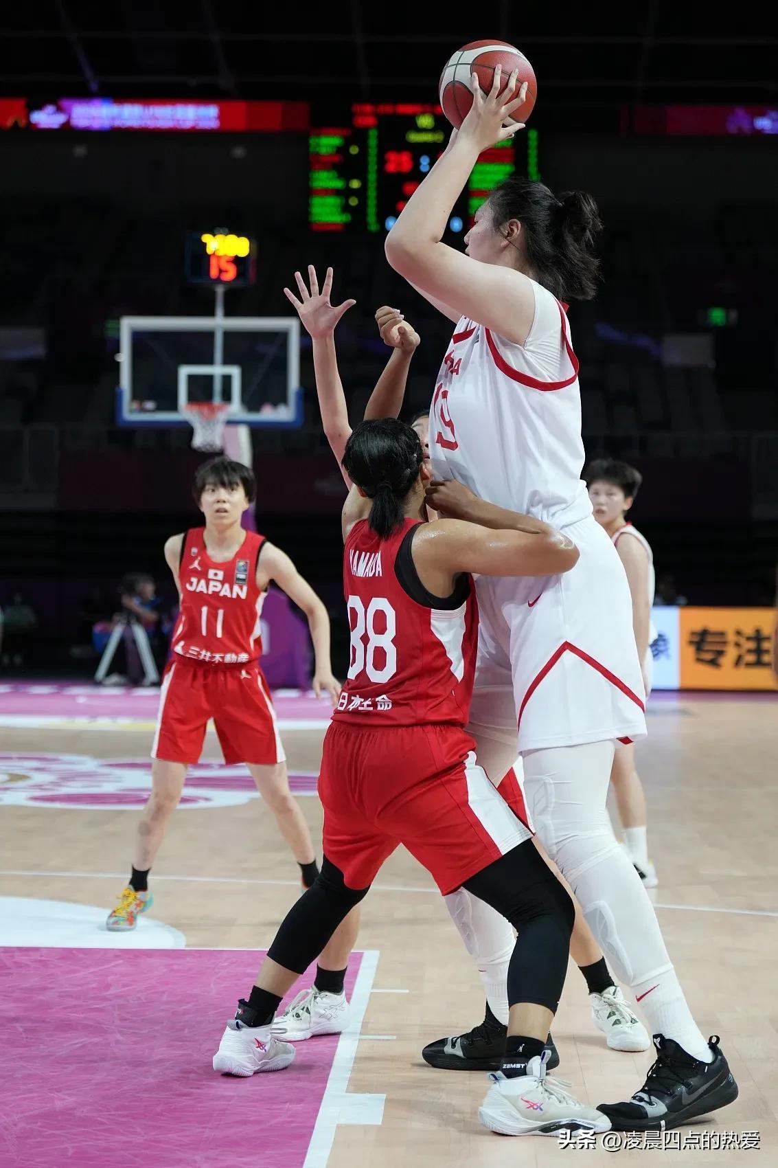 比赛前队员们提出大家要有齐心协力勇于拼搏修改病句