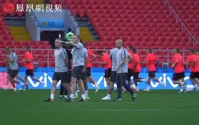 波兰队在关键比赛中逆转局势,锁定胜局