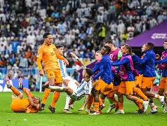 开元棋牌app下载-饥不择食?利物浦欲压哨补强中卫 锁定阿森